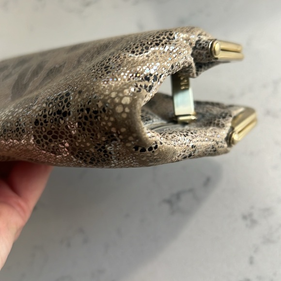 HOBO Lauren Cheetah Shimmer print - Picture 6 of 12